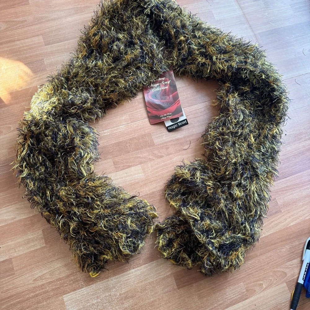 Black and gold versatile scarf NWT 48 inches Pittsburgh Steelers colors